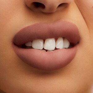 Retro Matte Liquid Lipcolour Aute Cuture Starring Rosalía - Color: Jalea